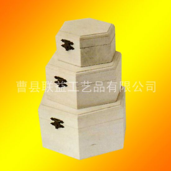 點(diǎn)擊查看詳細(xì)信息<br>標(biāo)題：套裝木盒LY-4005 閱讀次數(shù)：1868