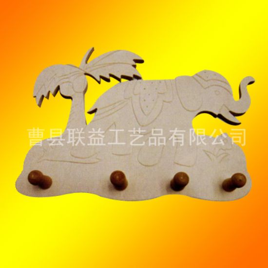點(diǎn)擊查看詳細(xì)信息<br>標(biāo)題：木制掛件LY-1307 閱讀次數(shù)：1904